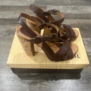 Fossil Heels with Box